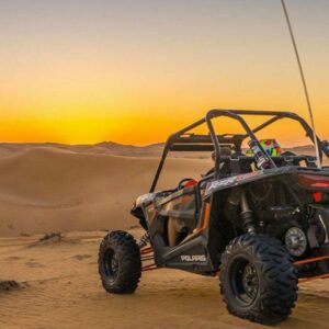 Pause panoramique avec vue sur le désert et les dunes